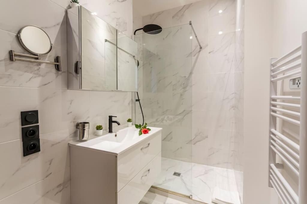 Suite Paris, Tour Eiffel, Champs Elysees エクステリア 写真