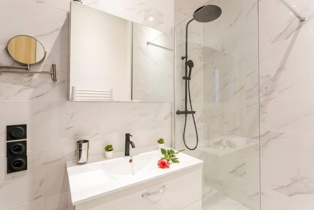 Suite Paris, Tour Eiffel, Champs Elysees エクステリア 写真