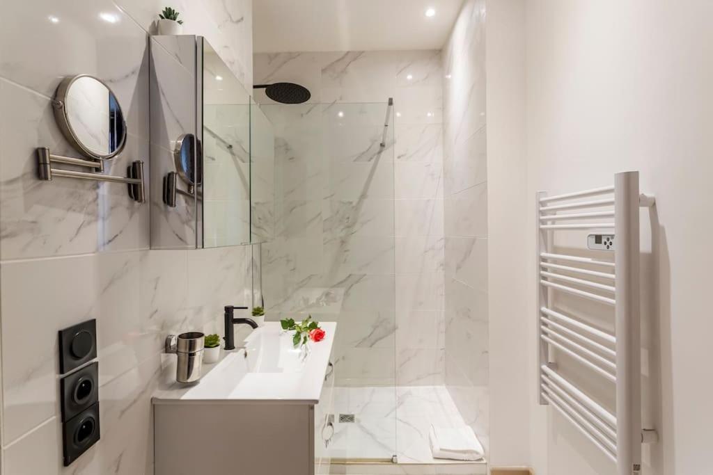 Suite Paris, Tour Eiffel, Champs Elysees エクステリア 写真